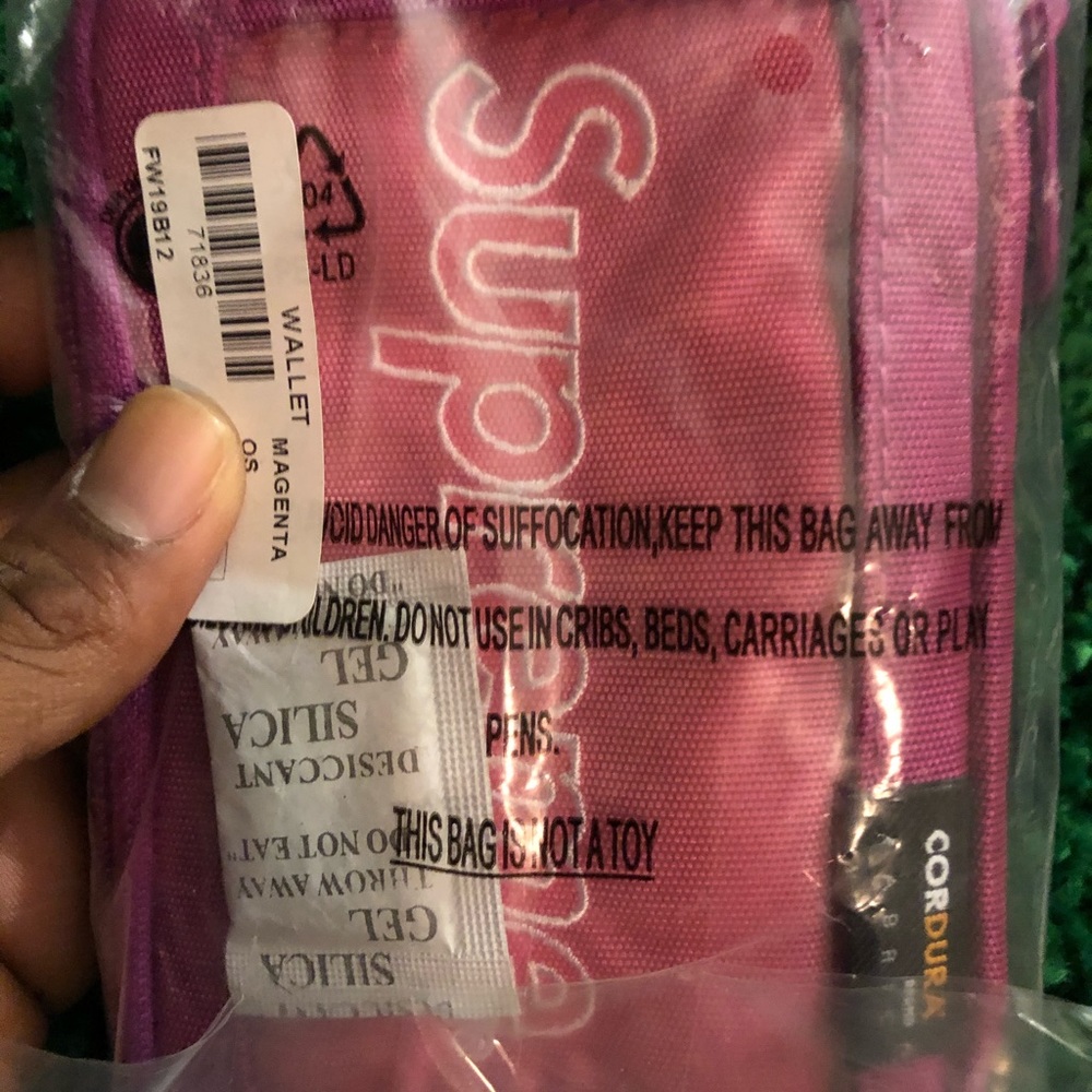 Supreme fw19 wallet pink